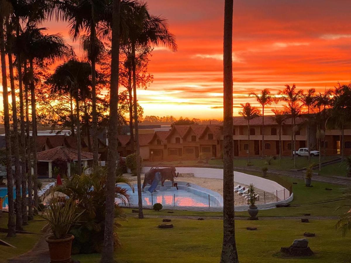 Eduardos Park Hotel Cotia  Exteriör bild